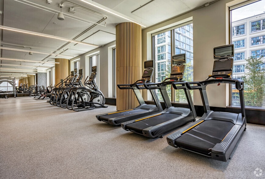 More Photos Of 1001 Water St, Tampa Office For Lease