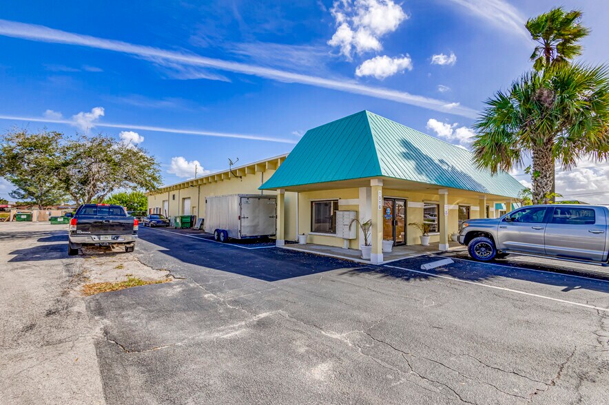 More Photos Of 1516 Cypress Dr, Jupiter Light Distribution For Lease