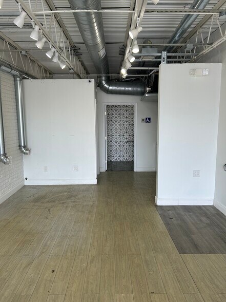 More Photos Of 1560-1576 NE 16th Pl, Miami Unknown For Lease