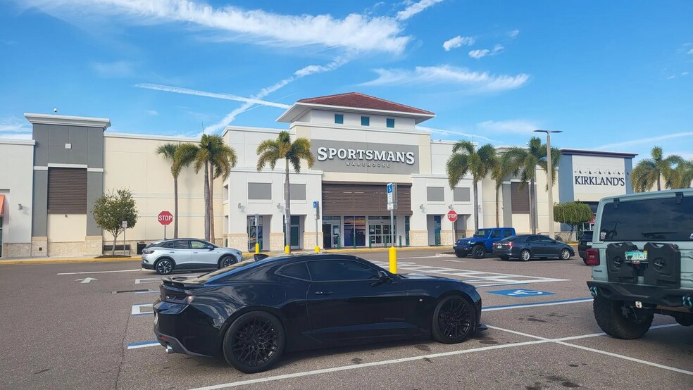 More Photos Of 7967 113th St, Seminole Storefront For Lease