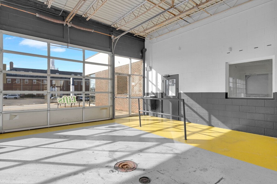 More Photos Of 904 N Main St, Anderson Auto Repair For Sale