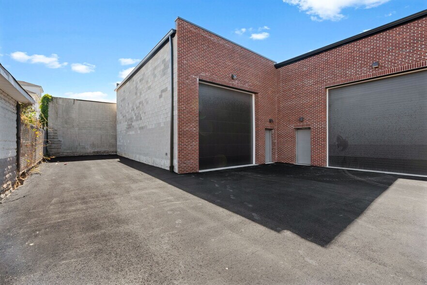 More Photos Of 209 South Ave, Staten Island Service For Lease