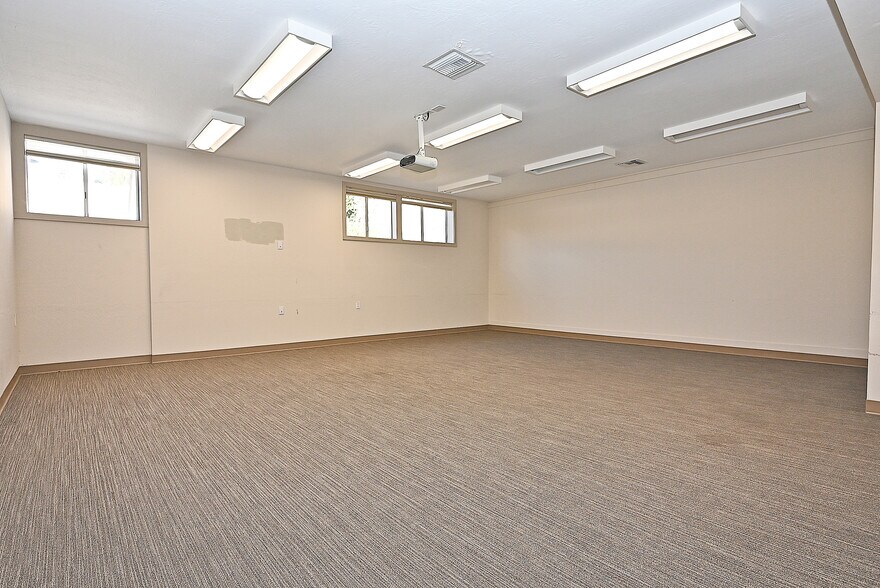 More Photos Of 6211 La Salle Ave, Oakland Storefront Retail Office For Lease