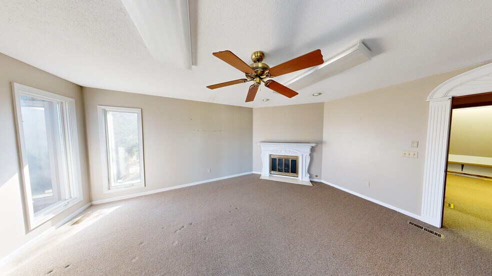 More Photos Of 205-217 E Washington Center Rd, Fort Wayne Office For Lease