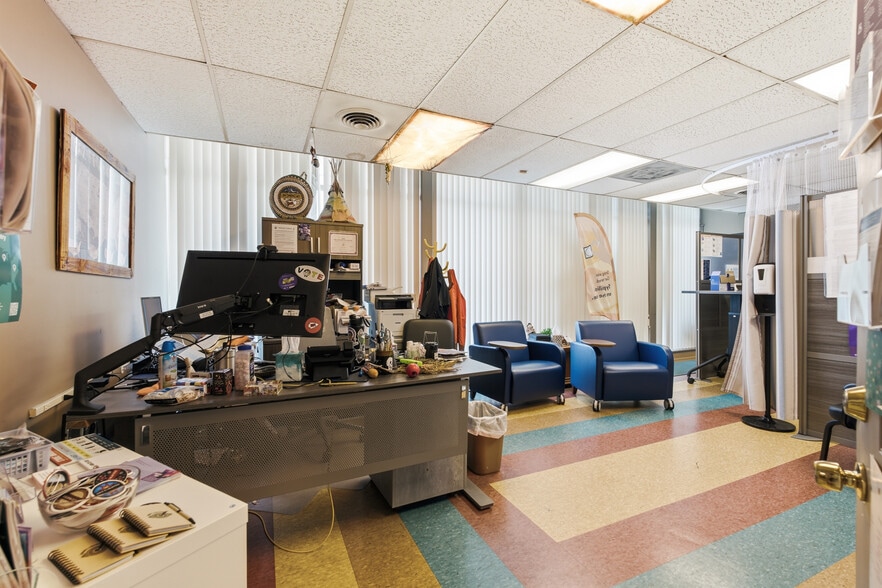 More Photos Of 600 W 39th St, Kansas City Office For Sale