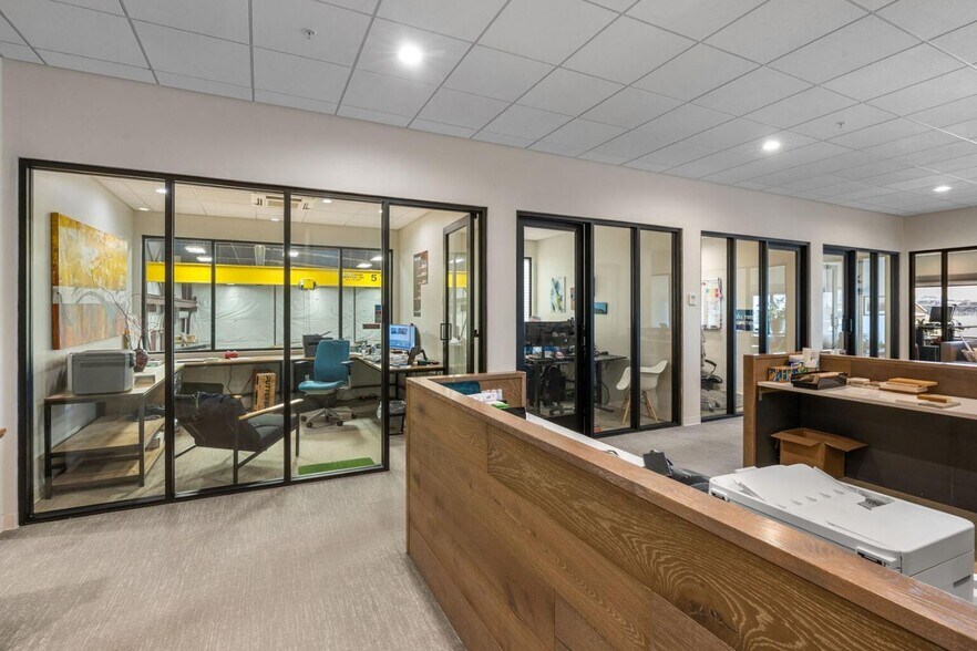 More Photos Of 12 Penny Ln, Gallatin Gateway Showroom For Sale