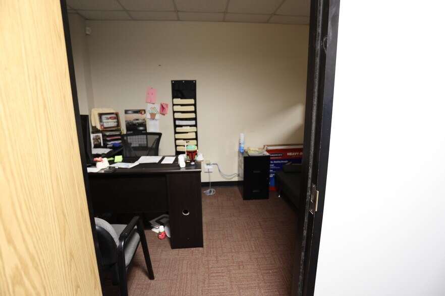 More Photos Of 101 Wells Fargo Dr, Houston Auto Repair For Sale