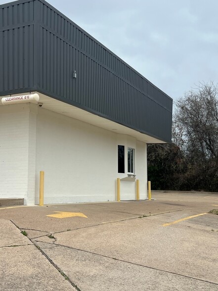 More Photos Of 1702 Santa Fe Dr, Weatherford Flex For Lease