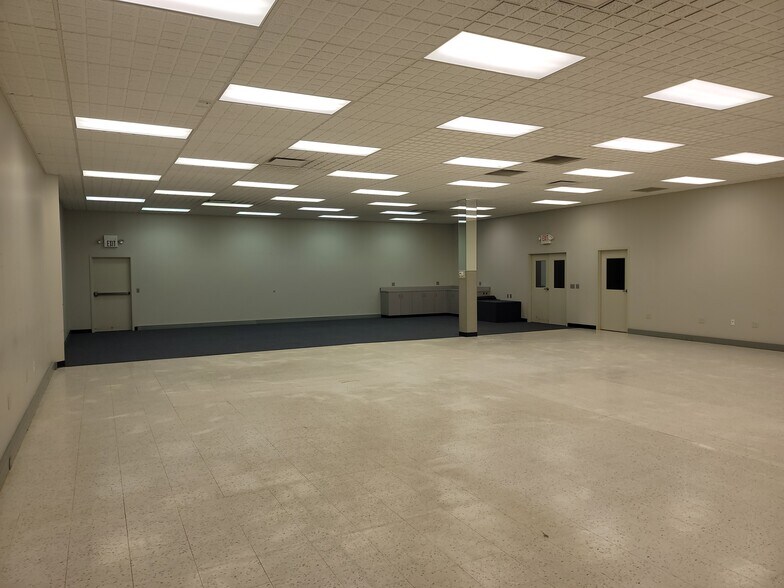 More Photos Of 1615 Lincoln Way, White Oak Storefront For Lease