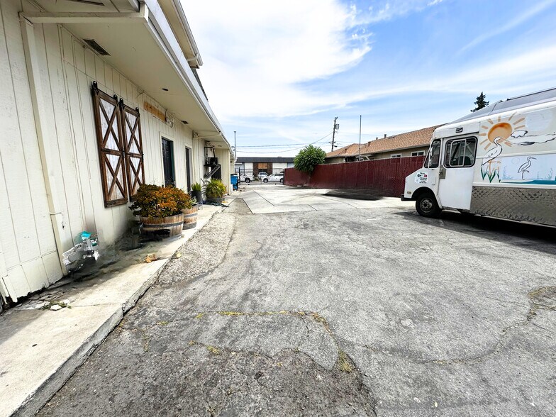More Photos Of 2790-2798 Spring St, Redwood City General Retail For Sale
