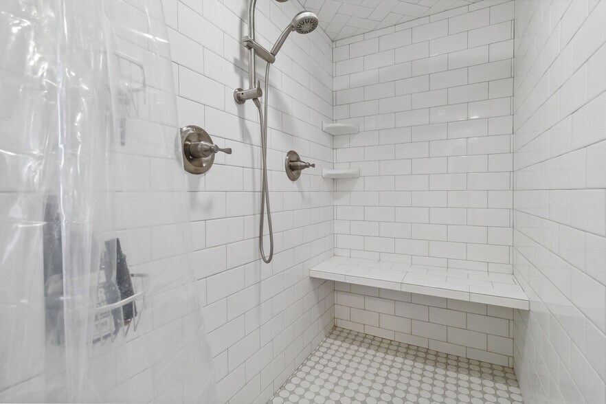 More Photos Of 165 Mari B Dr E, Center Point Flex For Sale