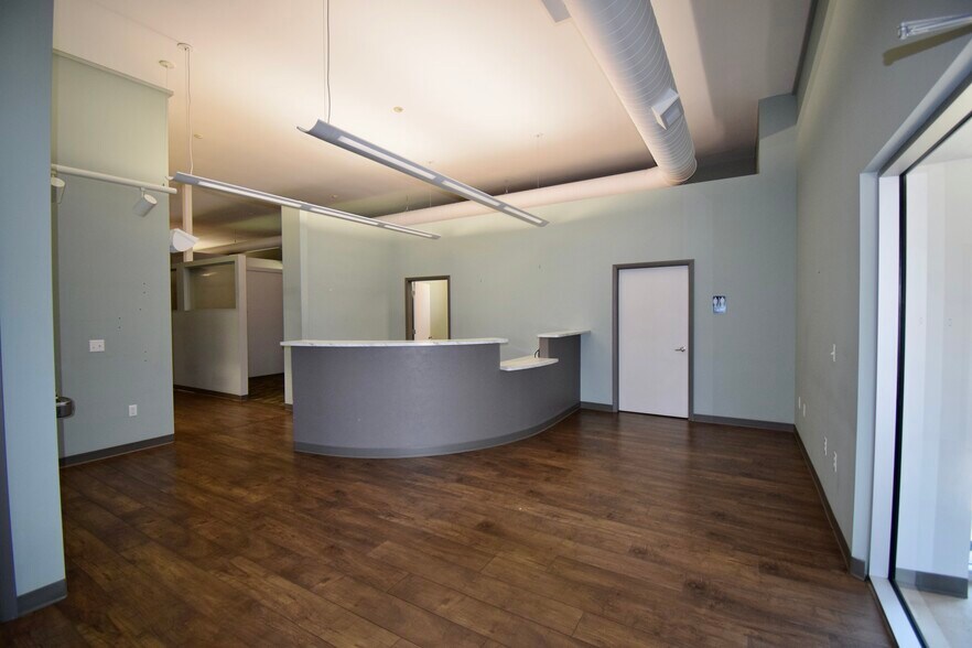 More Photos Of 208 Parkinson St, Normal Office For Lease