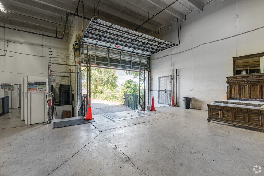 More Photos Of 5240-5260 NW 167th St, Miami Gardens Warehouse For Lease