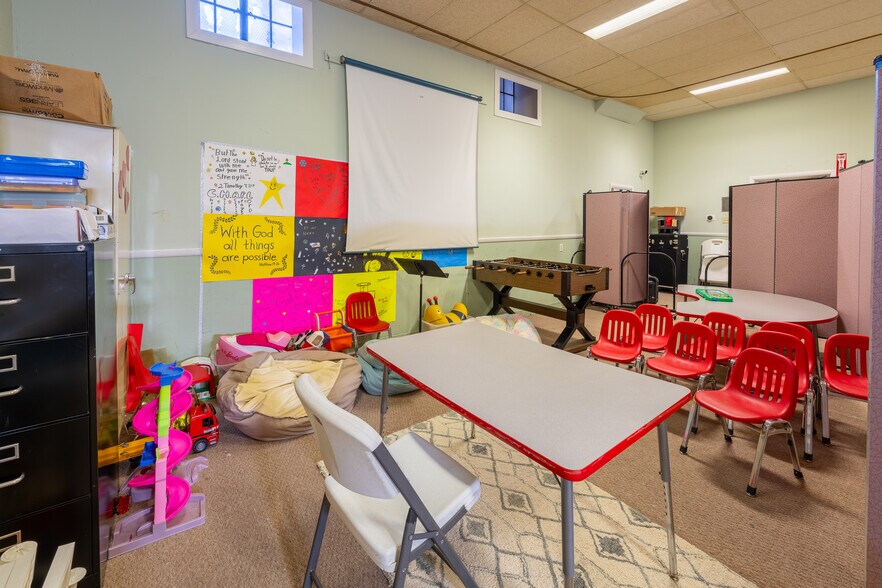 More Photos Of 927 Broadway, Fountain Hill Religious Facility For Sale