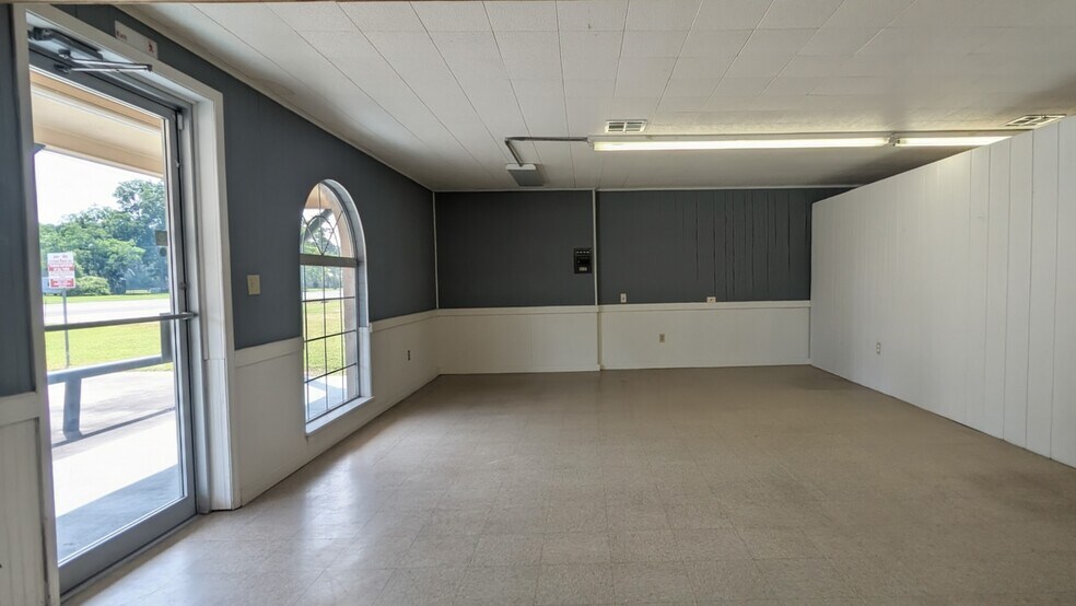 More Photos Of 5733 Highway 69 S, Kountze Freestanding For Sale