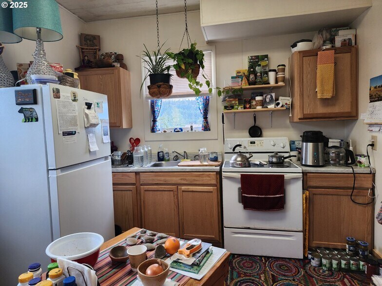 More Photos Of 935 Jackson St, Port Orford Apartments For Sale