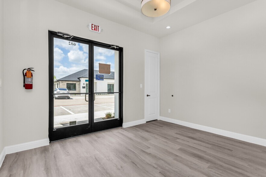 More Photos Of 6000 Alma Rd, McKinney Office For Lease