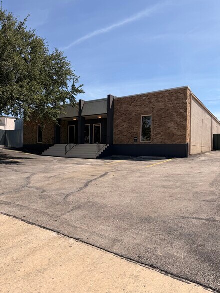 More Photos Of 338 Breesport St, San Antonio Service For Lease