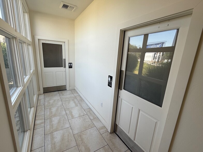 More Photos Of 537 W University Pky, Orem Freestanding For Lease