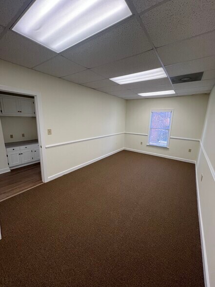 More Photos Of 6813 Fairview Rd, Charlotte Medical For Lease