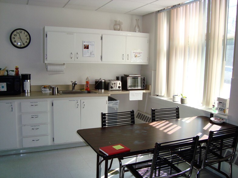 More Photos Of 146 Hartford Rd, Manchester Loft Creative Space For Lease