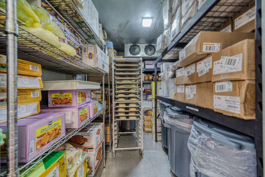 More Photos Of 832 Gemstone Ave, Bullhead City Restaurant For Sale