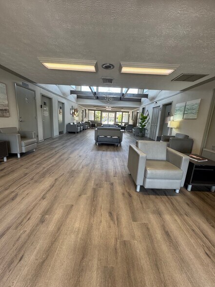 More Photos Of 1406 Kingsley Ave, Orange Park Medical For Lease