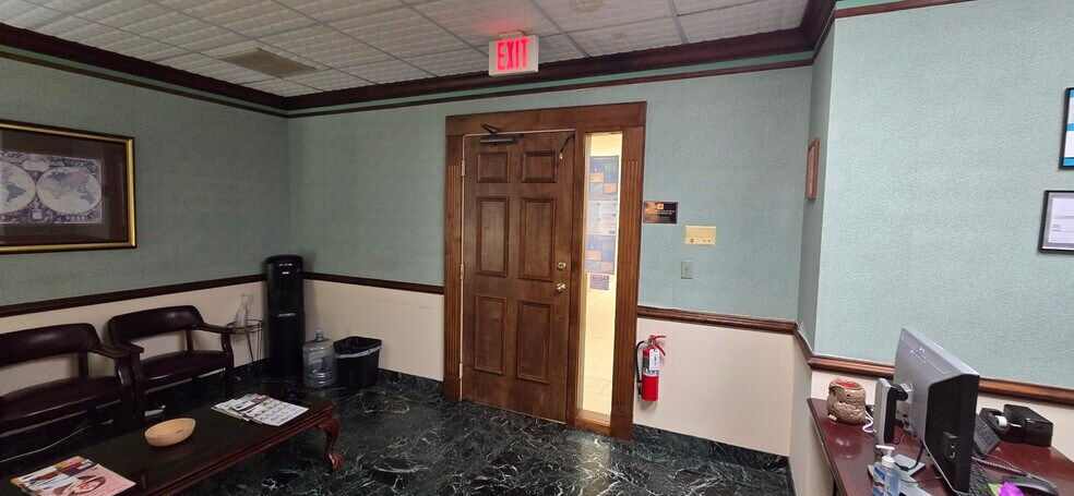 More Photos Of 2375 Tamiami Trl N, Naples Loft Creative Space For Sale
