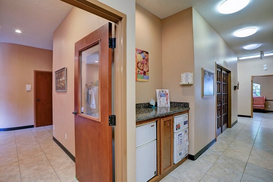 More Photos Of 3208 Broadway St, Houston Medical For Lease