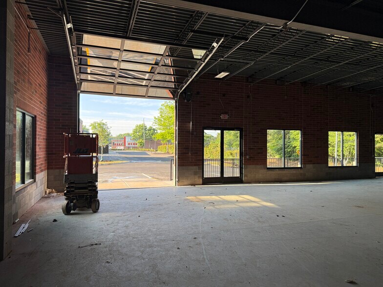 More Photos Of 11281 Highway 92, Woodstock General Retail For Lease