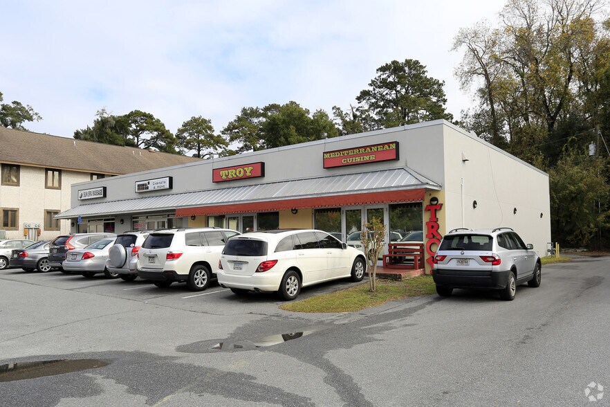 1051010520 Abercorn St, Savannah, GA 31406