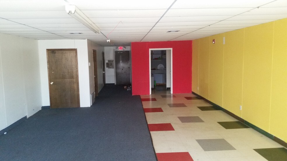 More Photos Of 3018-3030 Epperly Dr, Oklahoma City General Retail For Lease