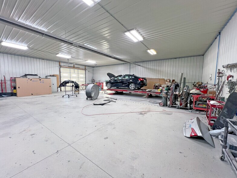 More Photos Of 1360 W Market St, Red Bud Industrial For Sale