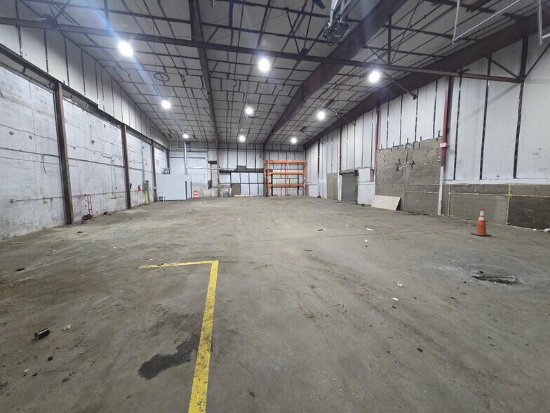 More Photos Of 40 High Bridge Rd, Sandy Hook Warehouse For Lease