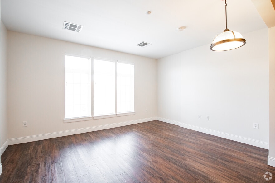 More Photos Of 10-40 Station Dr, Wyandanch Apartments For Lease