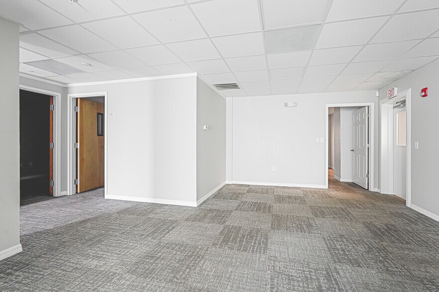 More Photos Of 817 Manatee Ave W, Bradenton Medical For Lease