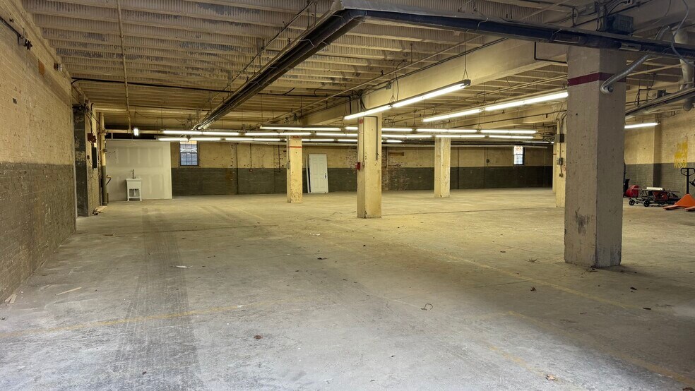 More Photos Of 918 Rickenbach St, Pittsburgh Distribution For Lease
