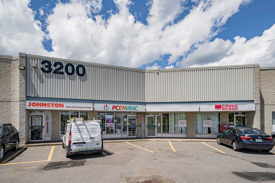 More Photos Of 3200 Av Watt, Québec General Retail For Lease