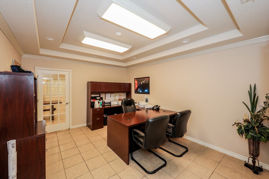 More Photos Of 5809 East Dr, Laredo Warehouse For Sale