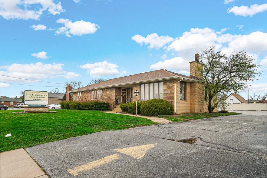 Primary Photo Of 2331 45th St, Highland Medical For Sale