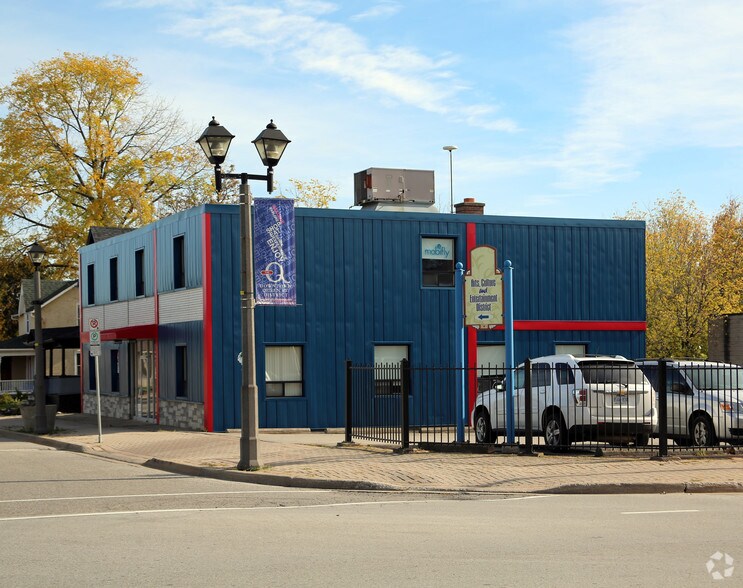 More Photos Of 4786 Queen St, Niagara Falls Office For Lease