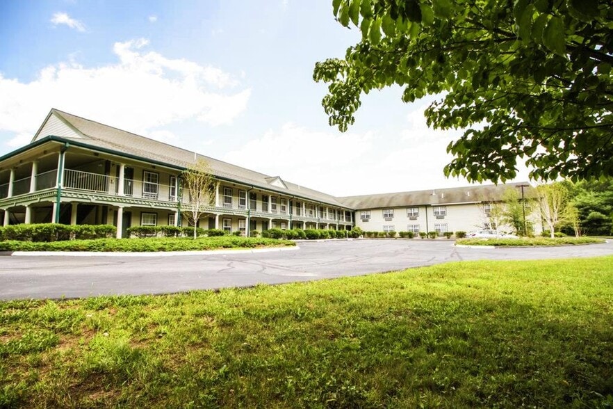 More Photos Of 373 Norwich Westerly Rd, North Stonington Hotel For Sale