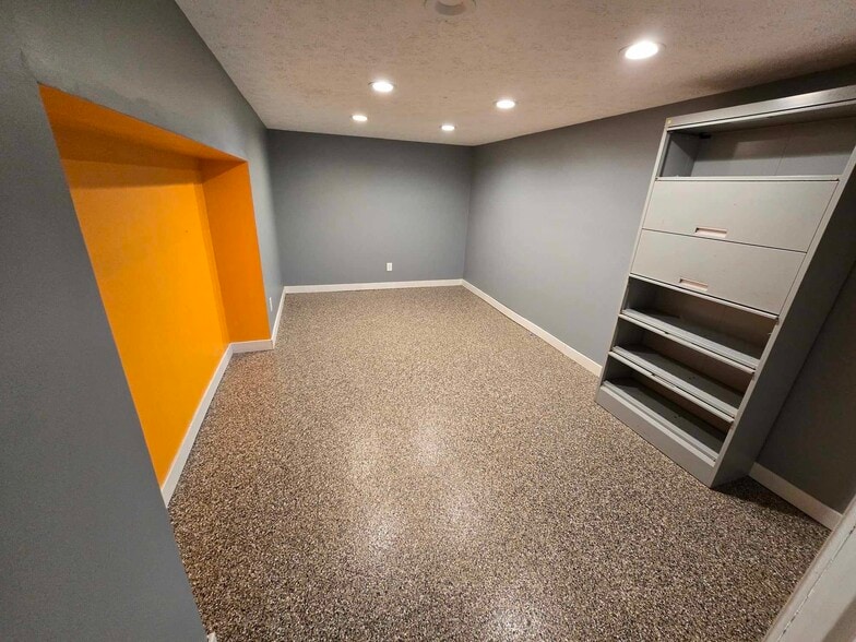 More Photos Of 661 N County Road 25A, Troy Daycare Center For Lease