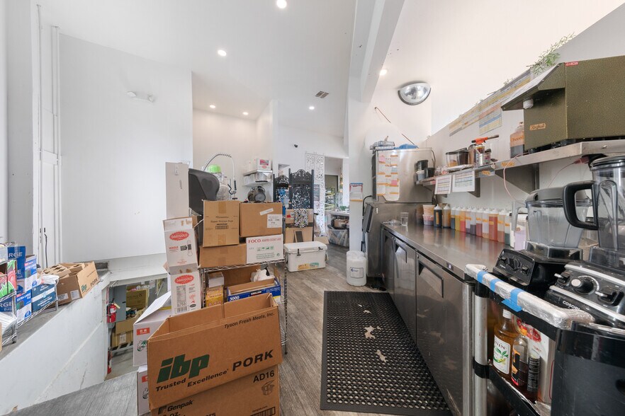 More Photos Of 5338 SE Foster Rd, Portland Storefront For Sale