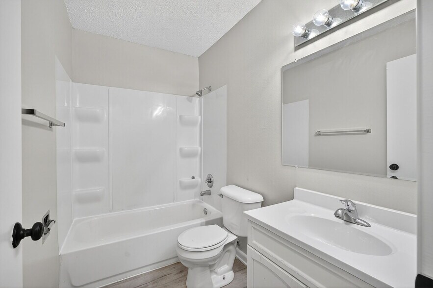 More Photos Of 800 13th St, West Des Moines Apartments For Sale