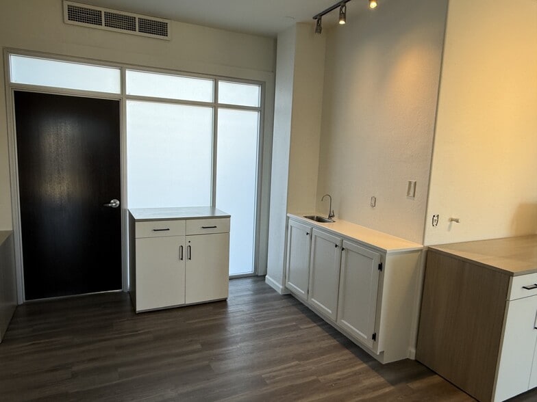 More Photos Of 444 Airport Blvd, Watsonville Light Distribution For Lease
