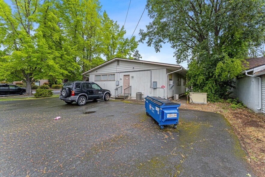 More Photos Of 515 NE 8th St, Grants Pass Office For Sale