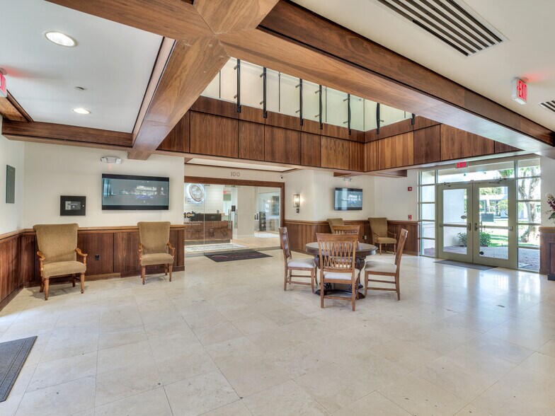 More Photos Of 2390 Tamiami Trl N, Naples Medical For Lease