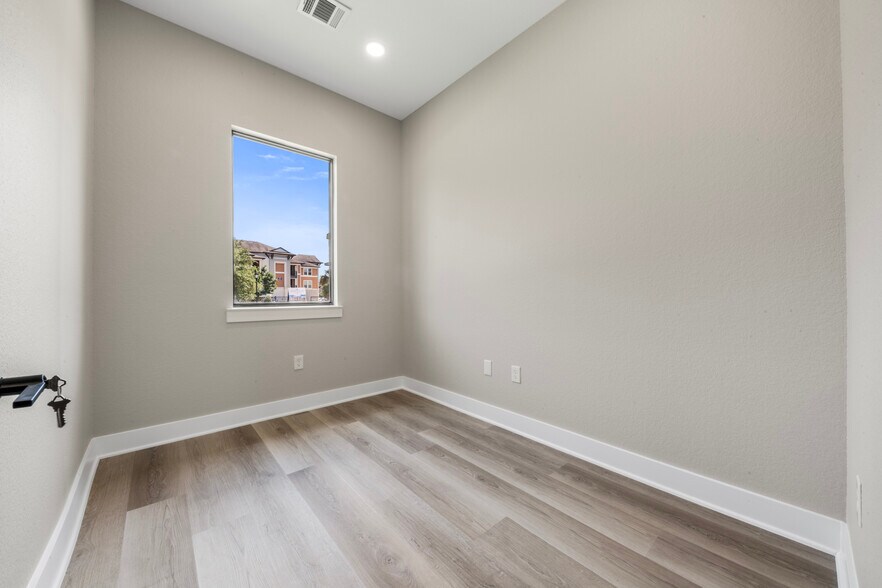 More Photos Of 213 Bella Katy Dr, Katy Medical For Lease
