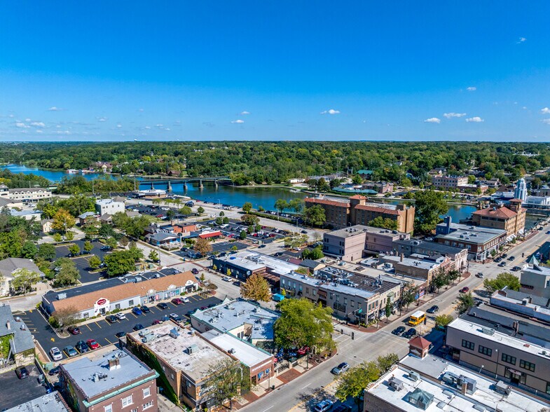 More Photos Of 12 N 3rd St, St Charles Bar For Sale